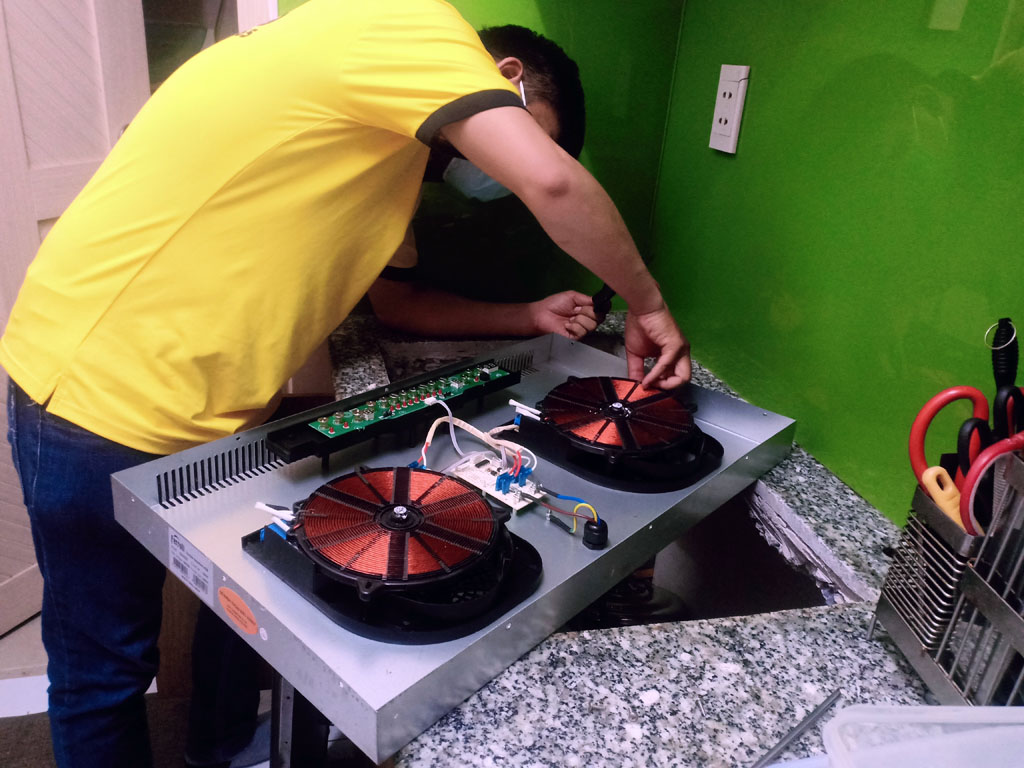 Dịch vụ sửa bếp từ tại nhà uy tín, chất lượng, giá tốt nhất 2025 3 Tất cả các kỹ thuật viên của trung tâm Điện Lạnh Bách Khoa đều có chuyên môn cao, am hiểu về các thiết bị điện tử - điện lạnh.