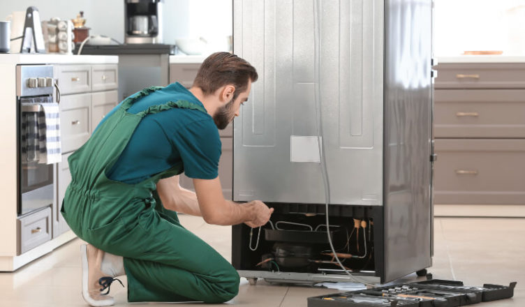 Sửa chữa tủ lạnh Sharp nhanh chóng, giá rẻ tại Hà Nội 1 Tình trạng tủ lạnh gặp các sự cố bất thường khiến nhiều người dùng lo lắng