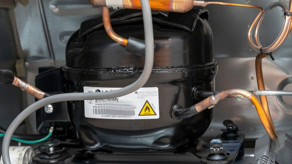 Bảng Giá Thay Lốc Tủ Lạnh Chính Hãng Mới Nhất 2025 1 Nếu phát hiện các dấu hiệu hư hỏng của block, cần thay thế linh kiện này sớm để tránh ảnh hưởng đến hiệu suất, tuổi thọ của tủ lạnh.