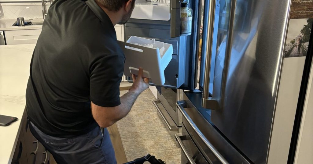 Sửa Tủ Lạnh Tại Hoàn Kiếm Giá Rẻ Nhất, Uy Tín, Phục Vụ 24/7 2 Với rất nhiều đơn vị sửa tủ lạnh hiện có trên thị trường, bạn nên chọn các trung tâm uy tín, chuyên về điện lạnh và có bảo hành sau dịch vụ.