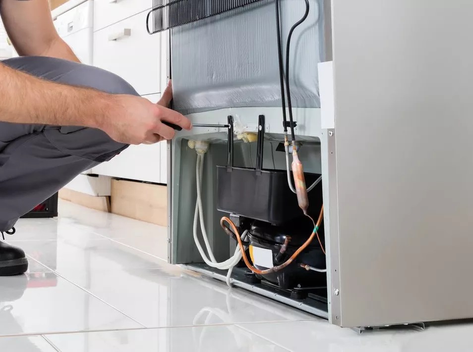 Sửa Tủ Lạnh Tại Hoàng Mai Giá Rẻ, Thợ Giỏi & Uy Tín Nhất 3 Kỹ thuật viên của Điện Lạnh Bách Khoa có thể đáp ứng tốt mọi yêu cầu của khách hàng, bất kể loại tủ lạnh nào mà bạn đang sử dụng.