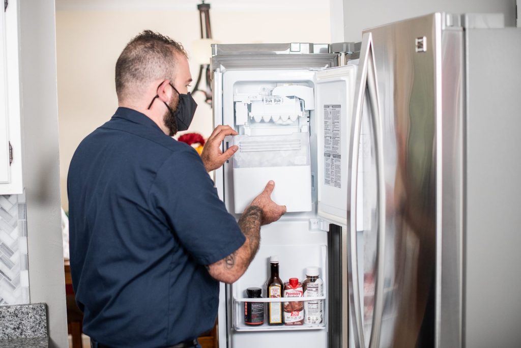 Sửa Tủ Lạnh Tại Nhà Hà Nội Uy Tín, Giá Tốt Nhất, Phục Vụ 24/24 3 Với đội ngũ thợ sửa tủ lạnh tại nhà đông đảo, Trung tâm Điện Lạnh Bách Khoa cam kết phục vụ nhanh chóng, chỉ trong vòng 15 - 30 phút sau khi nhận được yêu cầu từ bạn.
