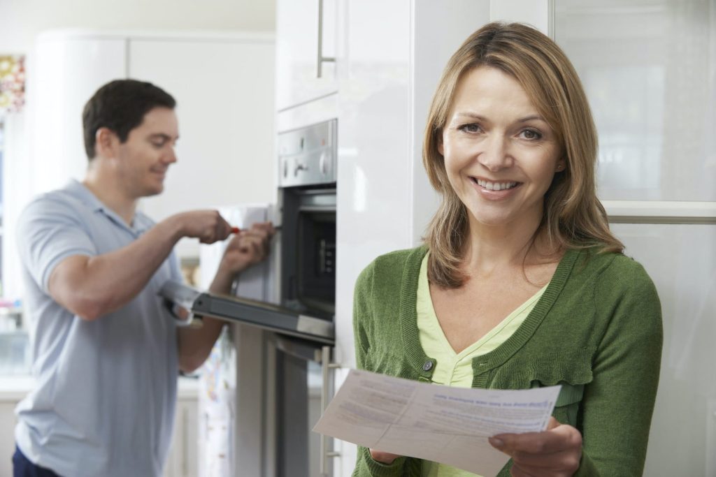 Sửa Tủ Lạnh Cầu Giấy Tại Nhà Uy Tín - Giá Rẻ - Nhanh Chóng 4 Giá sửa tủ lạnh tại Cầu Giấy sẽ khác nhau tùy thuộc vào các lỗi hư hỏng và đơn vị sửa chữa, để biết chi phí chính xác, bạn cần liên hệ với Trung tâm Điện Lạnh Bách Khoa để được kiểm tra và báo giá tốt nhất.