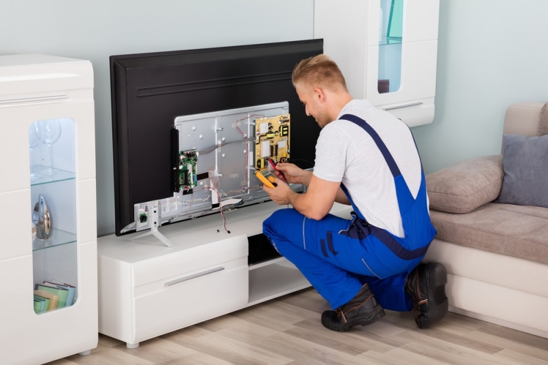 Điện Lạnh Bách Khoa - Đơn vị chuyên sửa tivi tận nhà uy tín TOP 1 hiện nay.