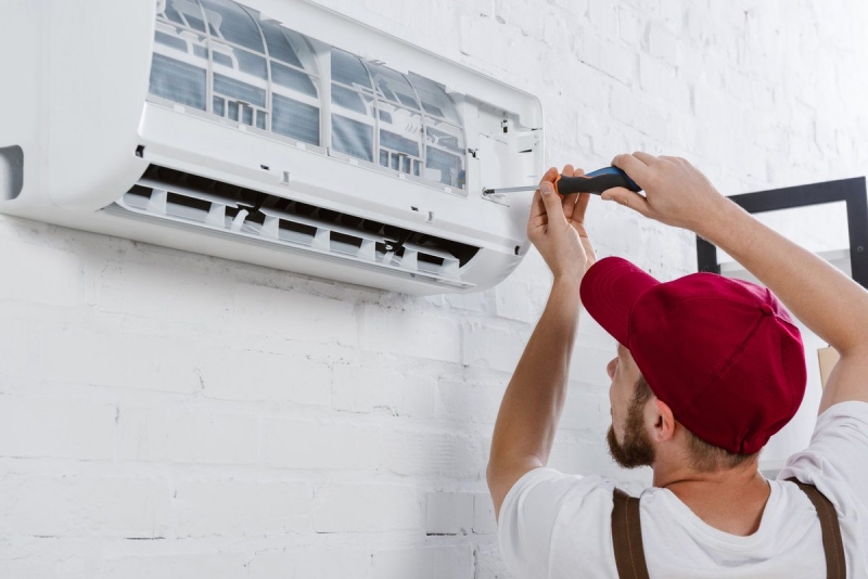 Đội ngũ kỹ thuật chuyên nghiệp của Điện Lạnh Bách Khoa sẽ giúp bạn xử lý nhanh chóng và triệt để mọi hư hỏng từ đơn giản đến phức tạp của điều hòa.