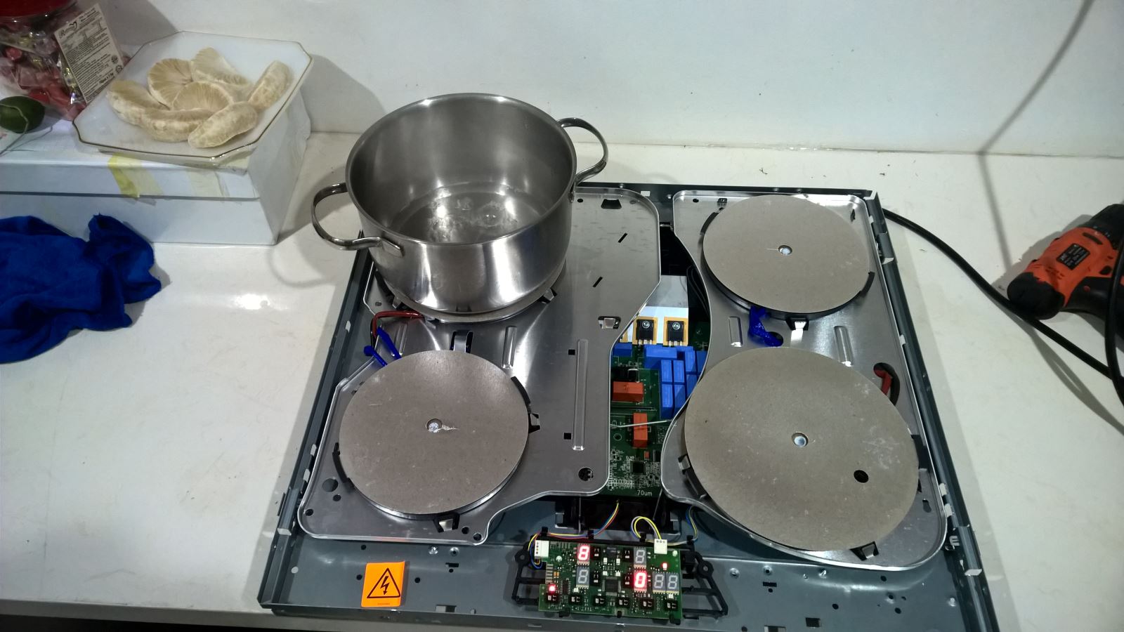 Lắp đặt, thay mới linh kiện, sửa chữa tình trạng hư hỏng của bếp điện, bếp từ,…