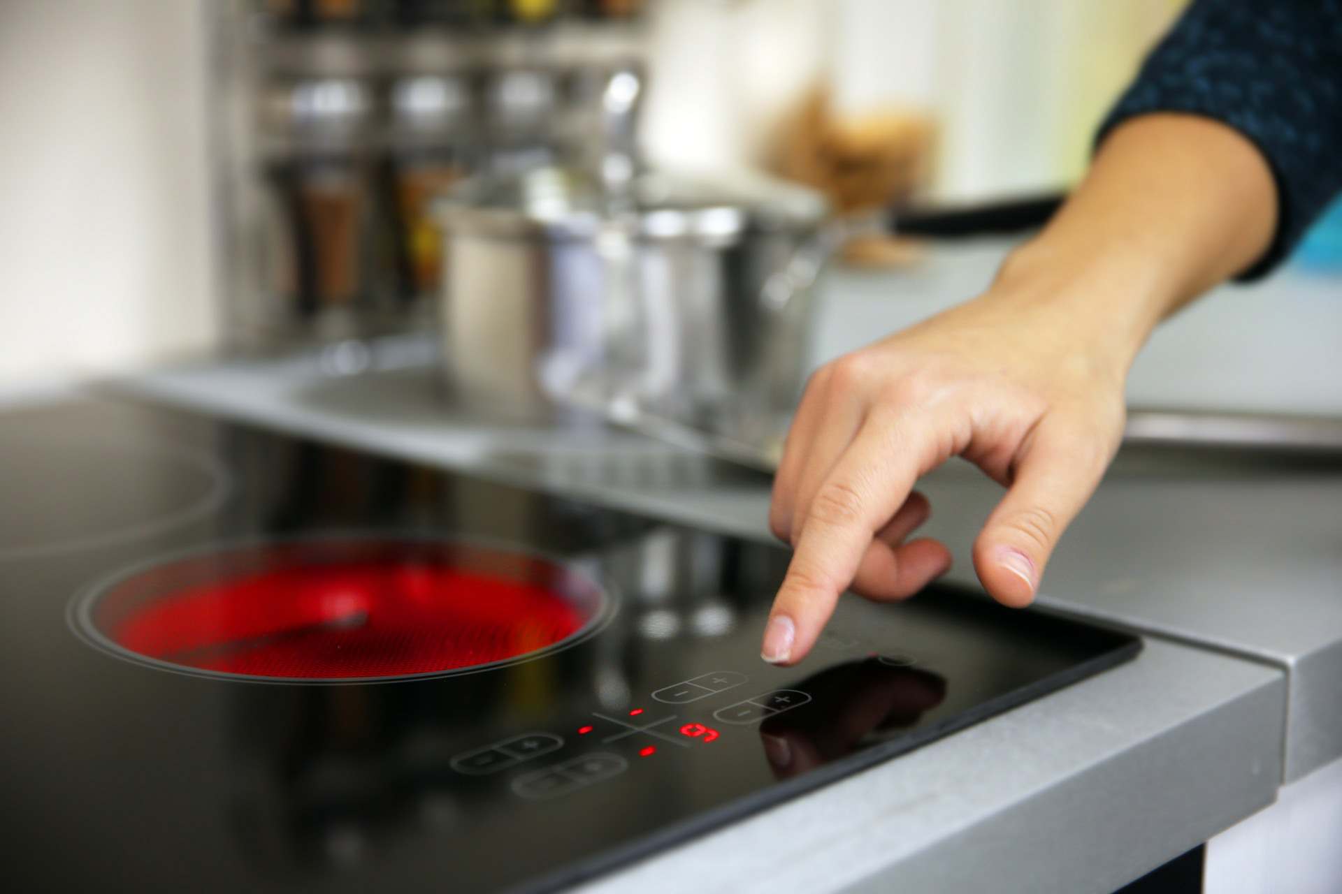 Sửa Bếp Từ Tại Tây Hồ Tận Nơi Giá Rẻ, Uy Tín, Thợ Giỏi Sửa bếp từ tại Tây Hồ